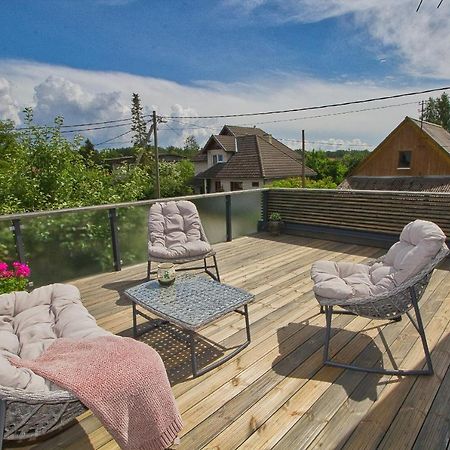 Apartment With Private Garden And Large Balcony Pärnu Exteriör bild