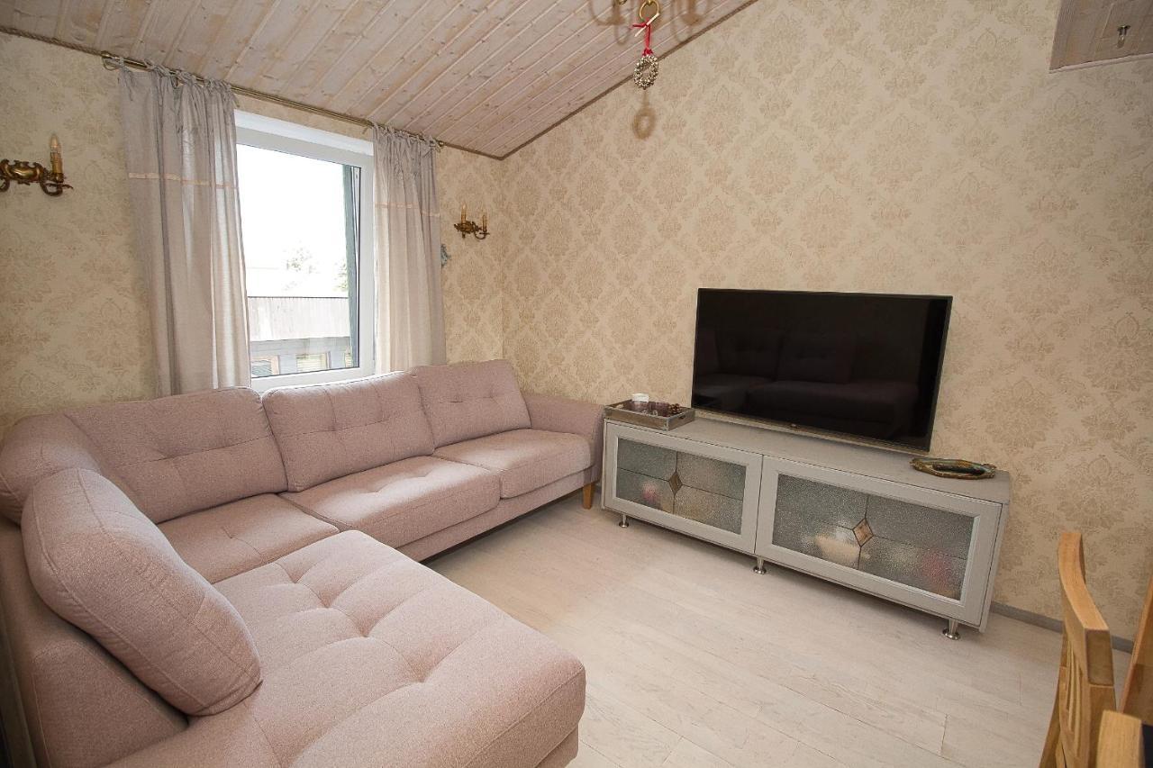 Apartment With Private Garden And Large Balcony Pärnu Exteriör bild