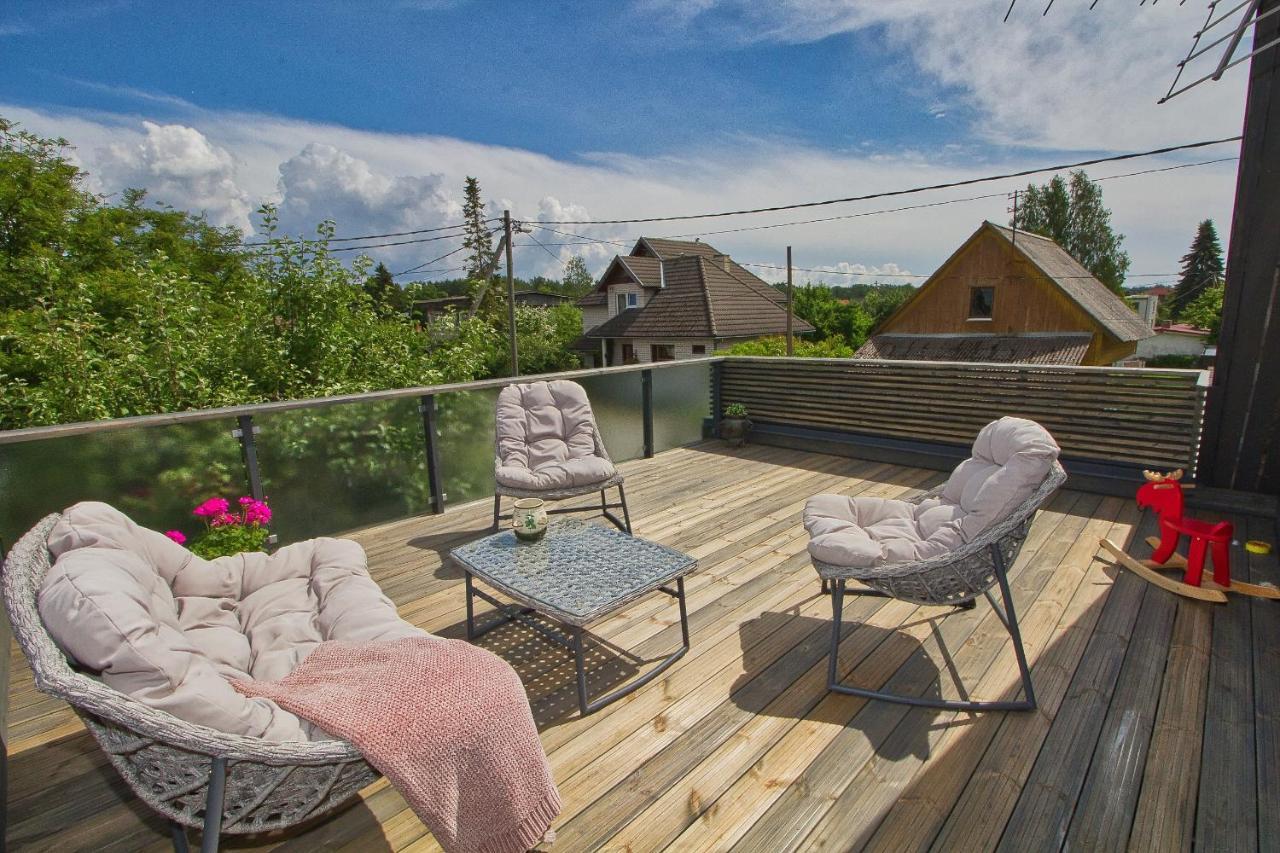 Apartment With Private Garden And Large Balcony Pärnu Exteriör bild