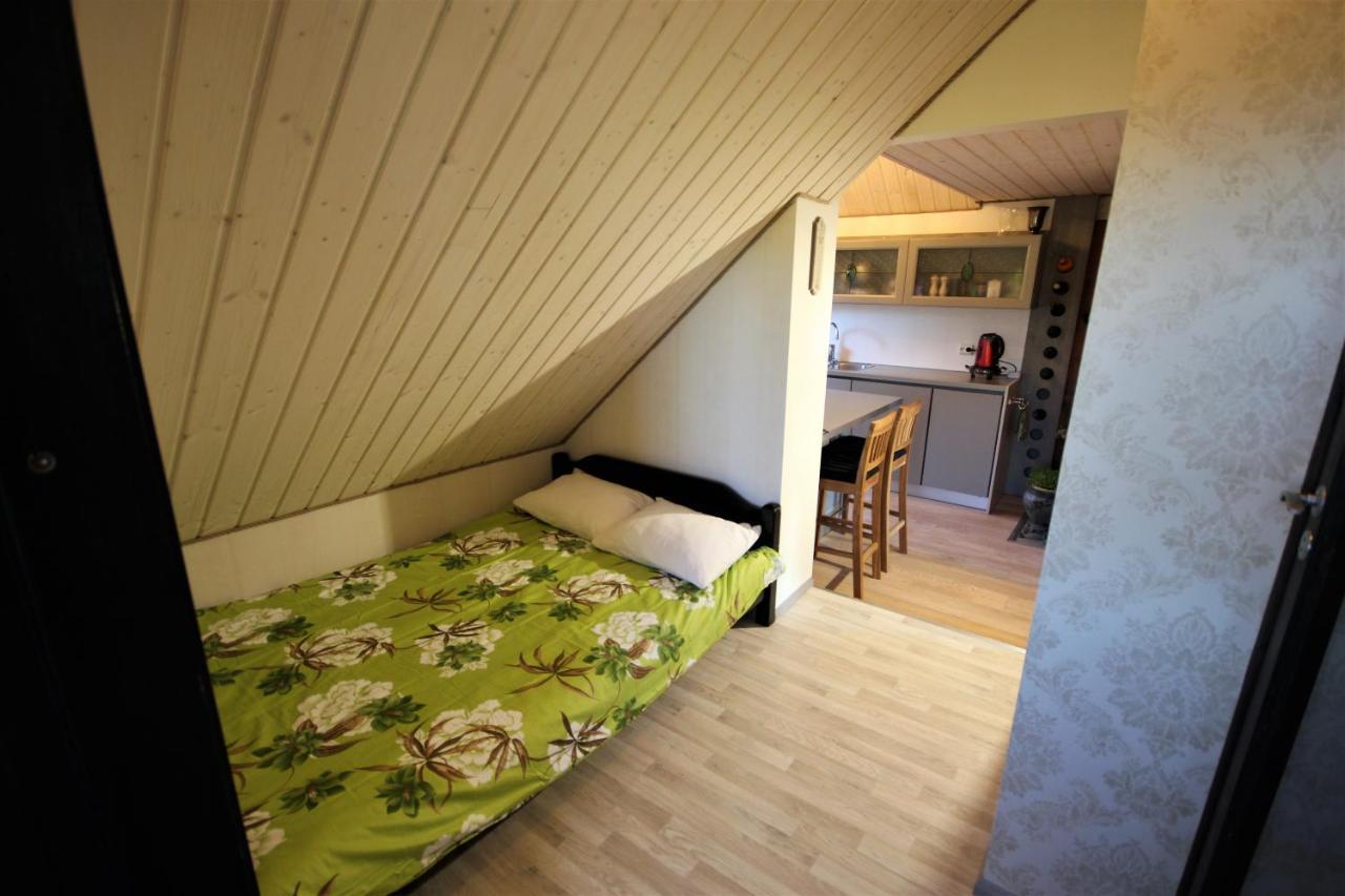 Apartment With Private Garden And Large Balcony Pärnu Exteriör bild